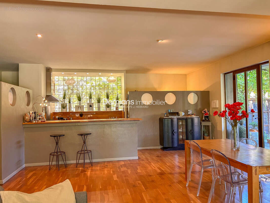 Maison 190 m² à Saint-Hippolyte  - photo 5