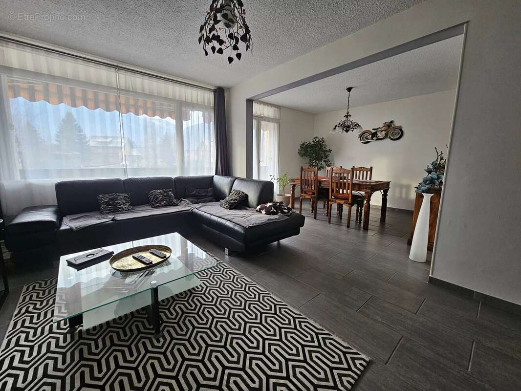 Commerce à SAINT-JEAN-DE-MAURIENNE