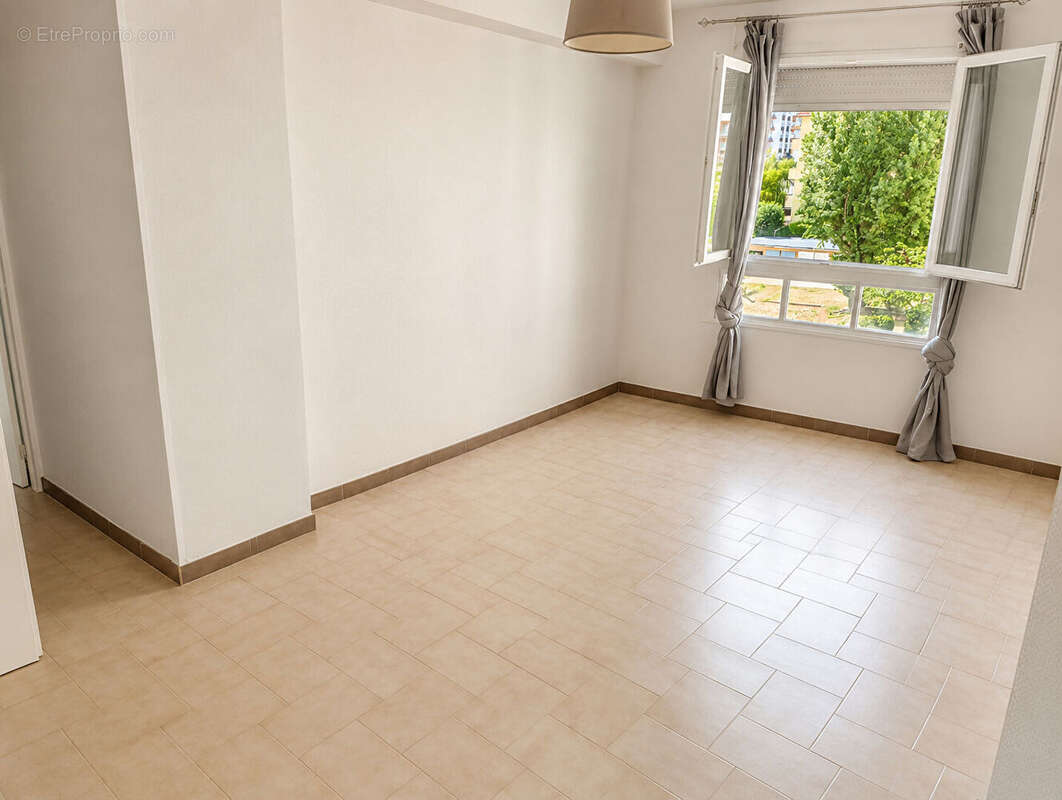 Appartement Dijon secteur facultés 5 pièce(s) 74 m2 - photo 2