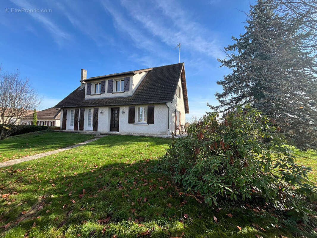 Maison à LUCENAY-LES-AIX