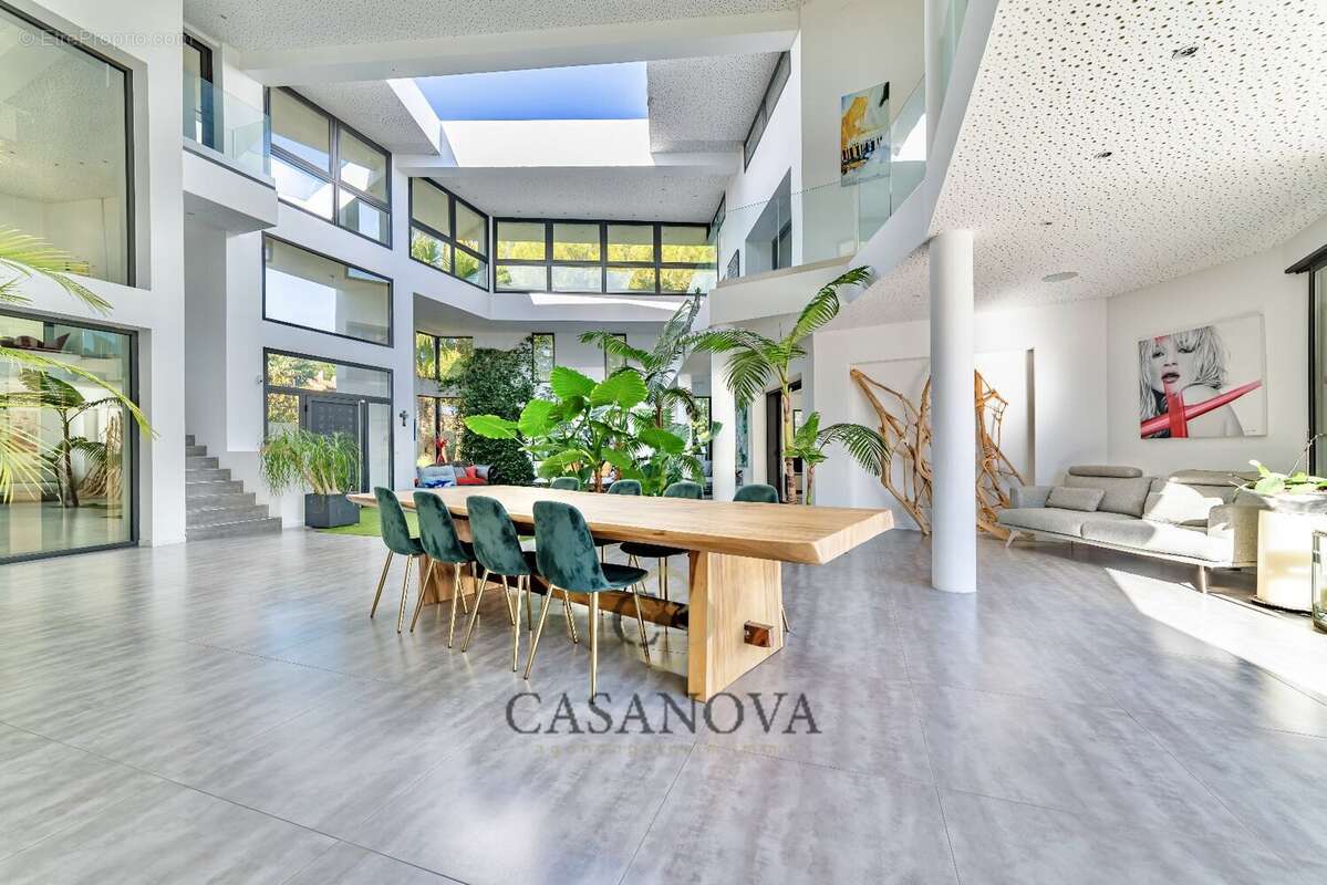 Maison à SAINT-BRES