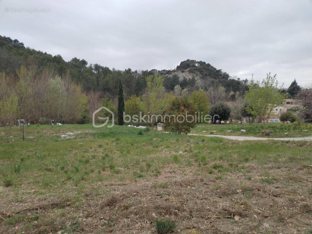 Terrain à ENTRECHAUX