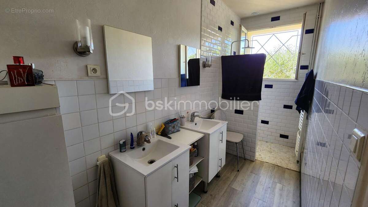 Maison 4 chambres sur grand terrain clôturé - photo 7