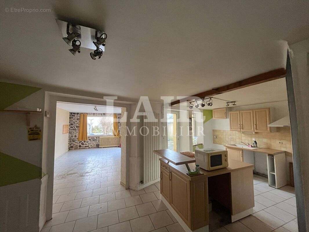 Maison à LE MELE-SUR-SARTHE