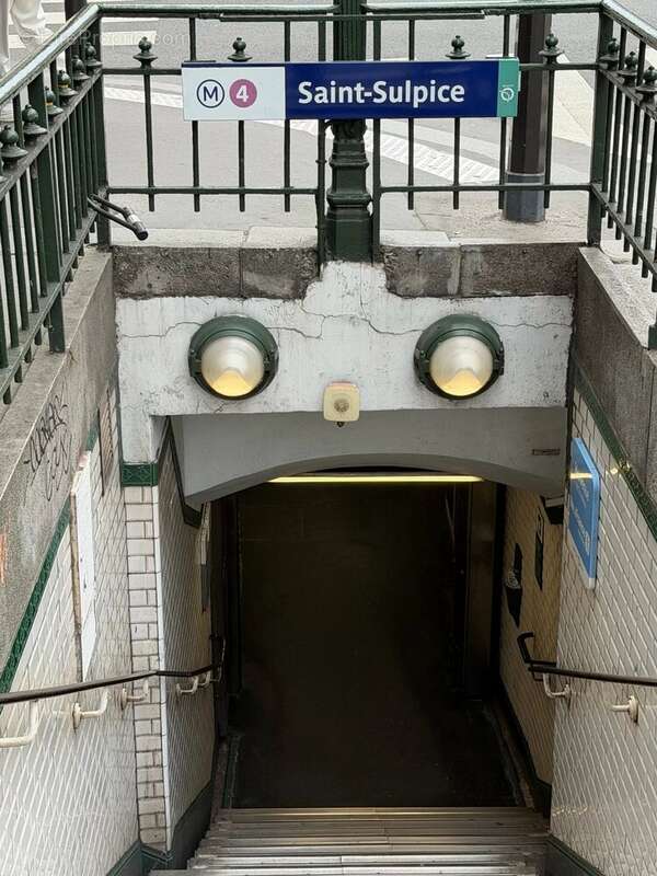 PARIS 6ᵉ – RUE DE RENNES – Un petit appartement qui a tout d'un grand ! - photo 15