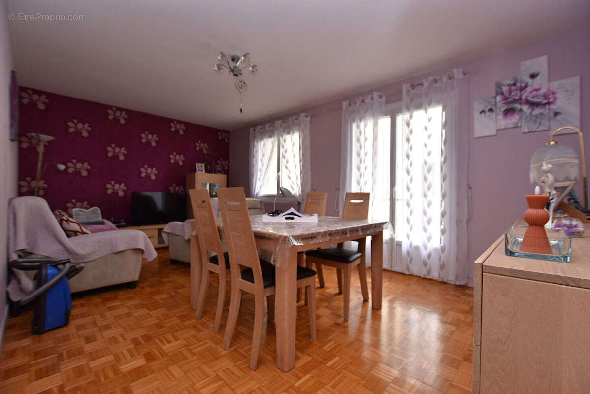 Appartement à BRIVES-CHARENSAC