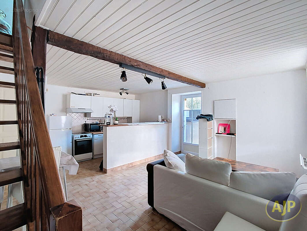 Appartement à SAINT-ANDRE-TREIZE-VOIES