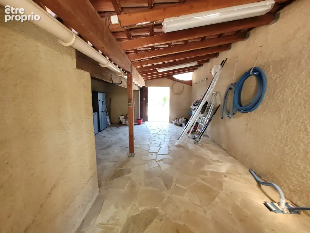 Fleury d'Aude Villa de type VI sur 3 niveaux, SH 145 m2 plus un garage de 15 m2 sur un terrain de 500 m2. - photo 21