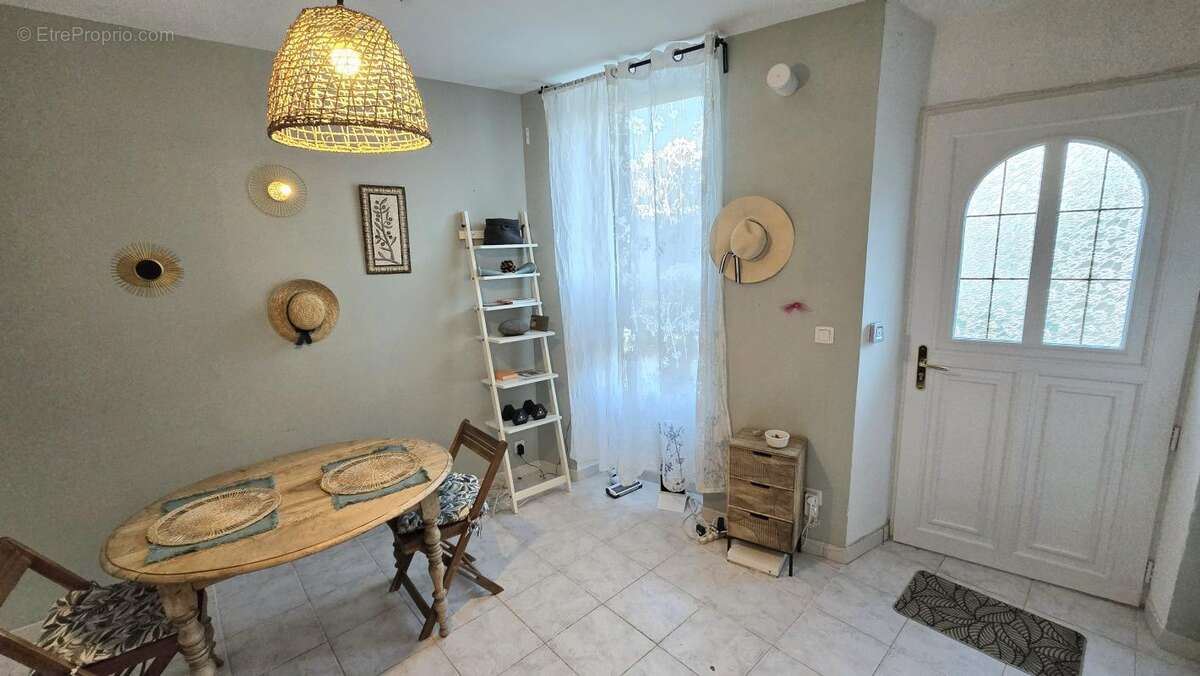 Maison à LA ROQUE-D'ANTHERON