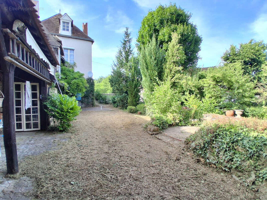 Maison à LA CHATRE