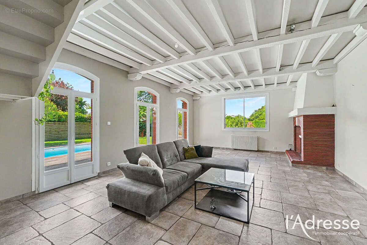 Exclusivité l'Adresse - Maison Toulousaine T5 de 160m² avec Piscine sur un Terrain de 650m² - photo 3