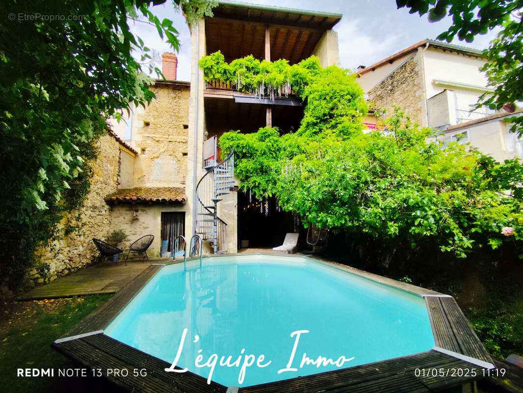 Maison à VIC-FEZENSAC