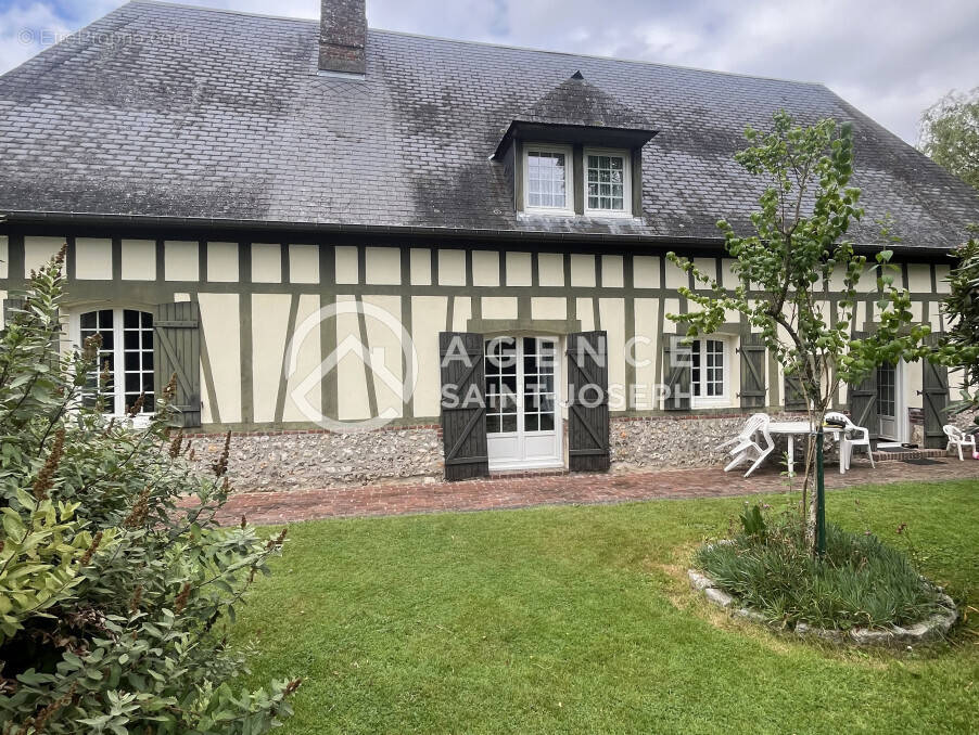 Maison à SAINT-CLAIR-SUR-LES-MONTS