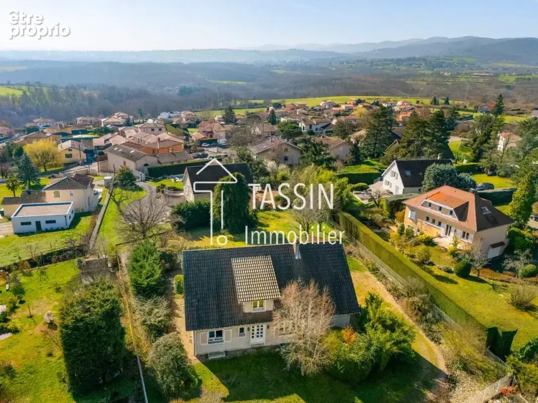 La Tour de Salvagny - Maison à rénover avec fort potentiel - photo 8