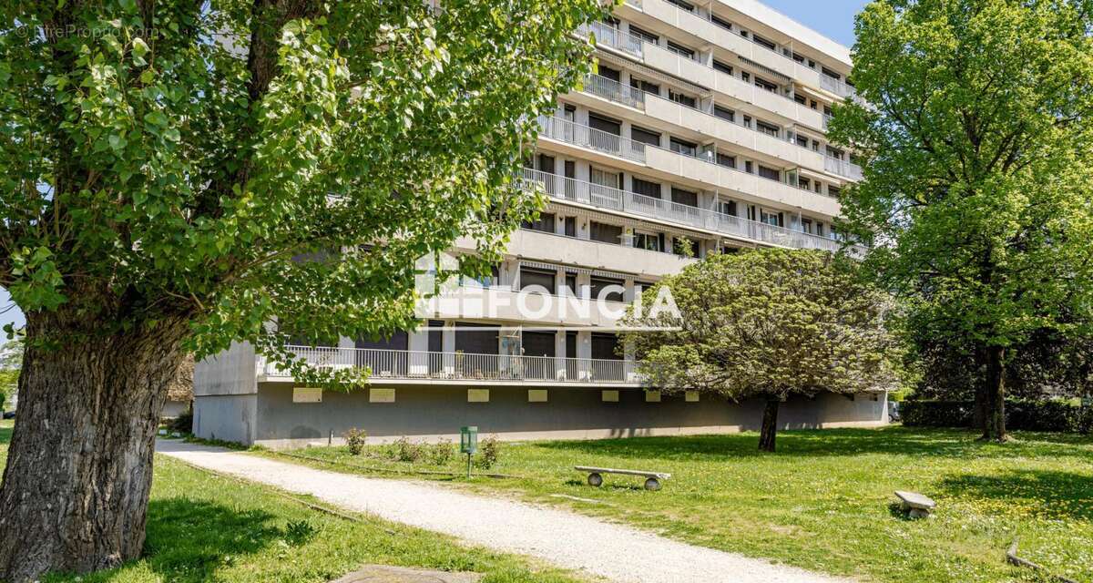 Appartement à SAINT-MARTIN-D'HERES