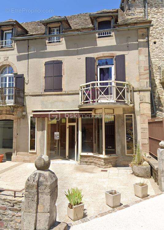 Appartement à SALLES-CURAN