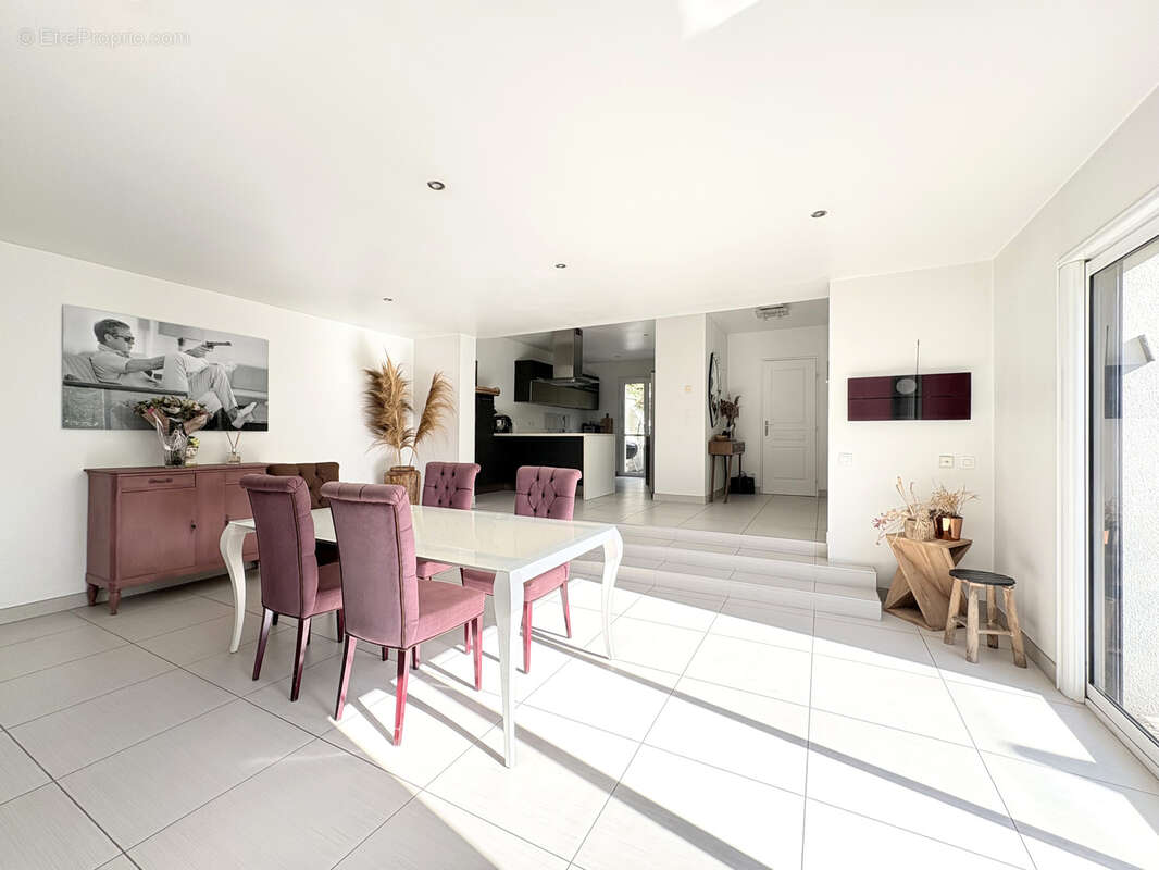 Maison à CHENNEVIERES-SUR-MARNE