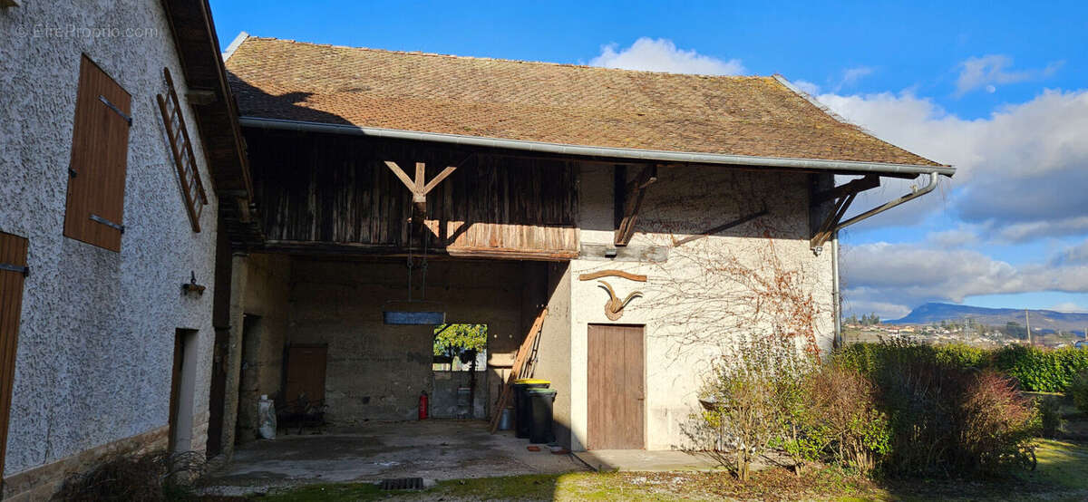 MAISON DAUPHINOISE DE CARACTERE  Les Avenieres Veyrins Thuellin 4 pièce(s) 99.35 m2 - photo 7