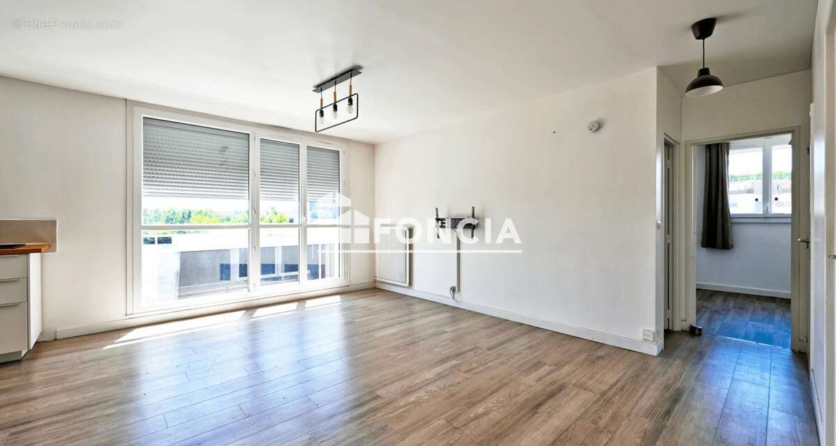 Appartement à FONTENAY-LE-FLEURY