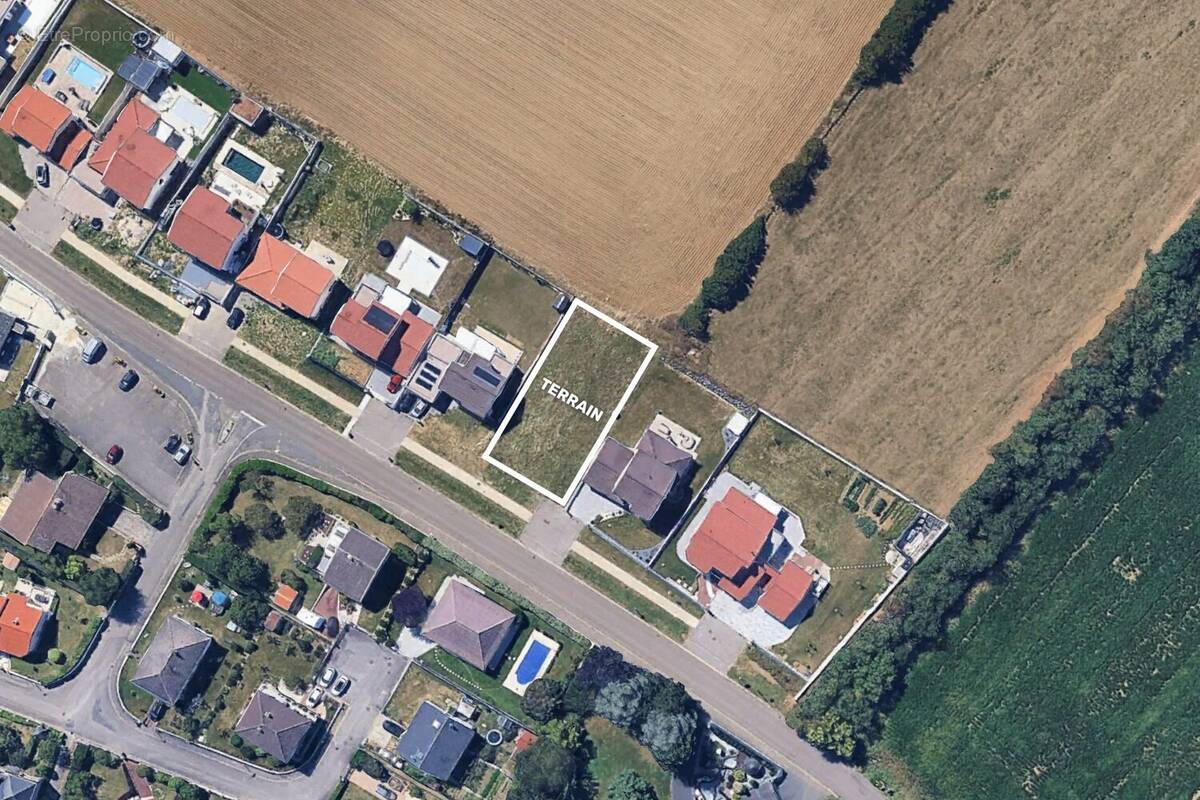 Terrain à LUPCOURT