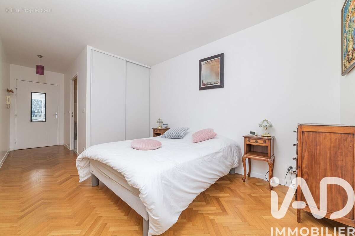 Photo 8 - Appartement à COURBEVOIE