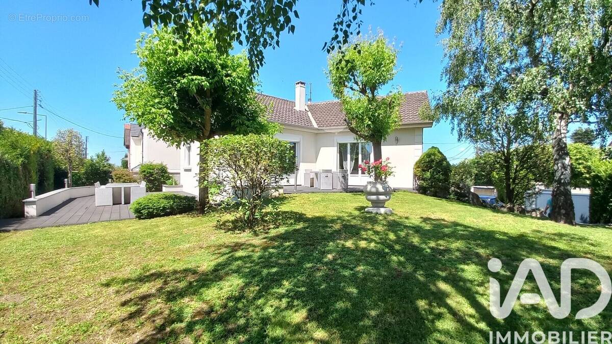 Photo 1 - Maison à CHAMPS-SUR-MARNE