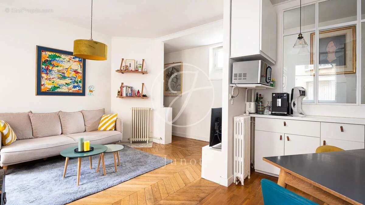 Appartement à PARIS-16E