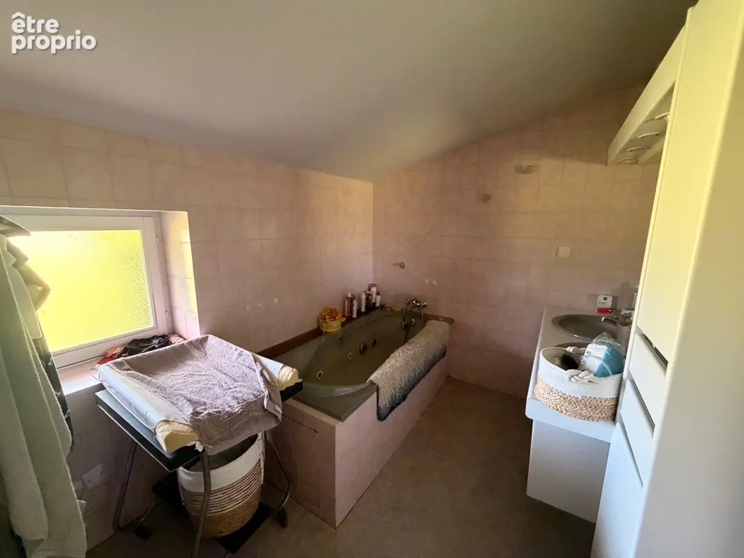 Nouveaute a 2 kms de sulignat...maison avec dependance sur 2800 m² terrain - photo 13