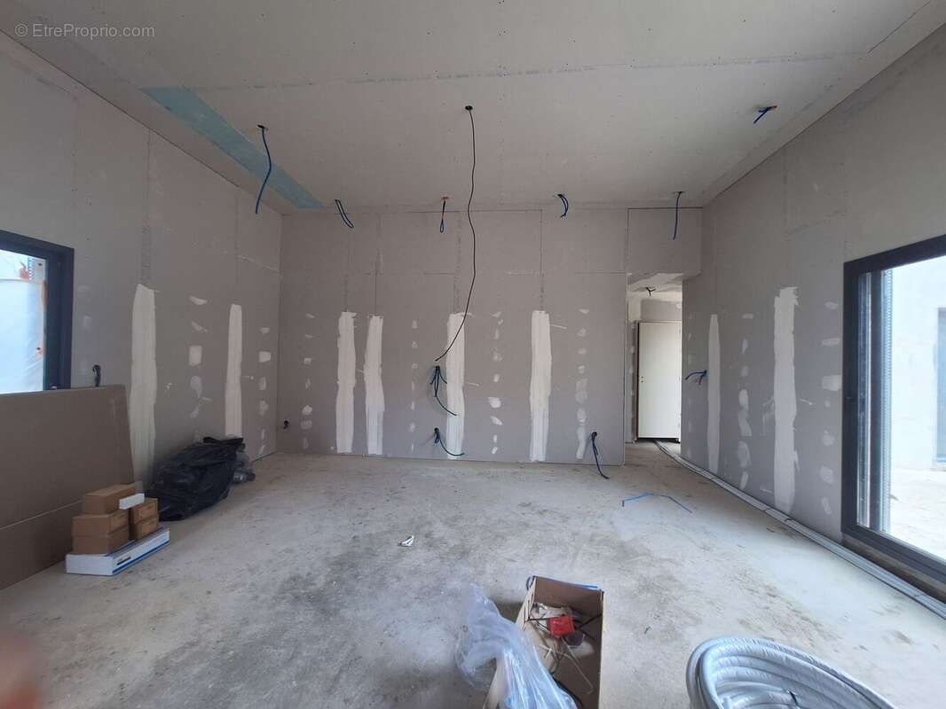 Maison à PERIGNAT-LES-SARLIEVE