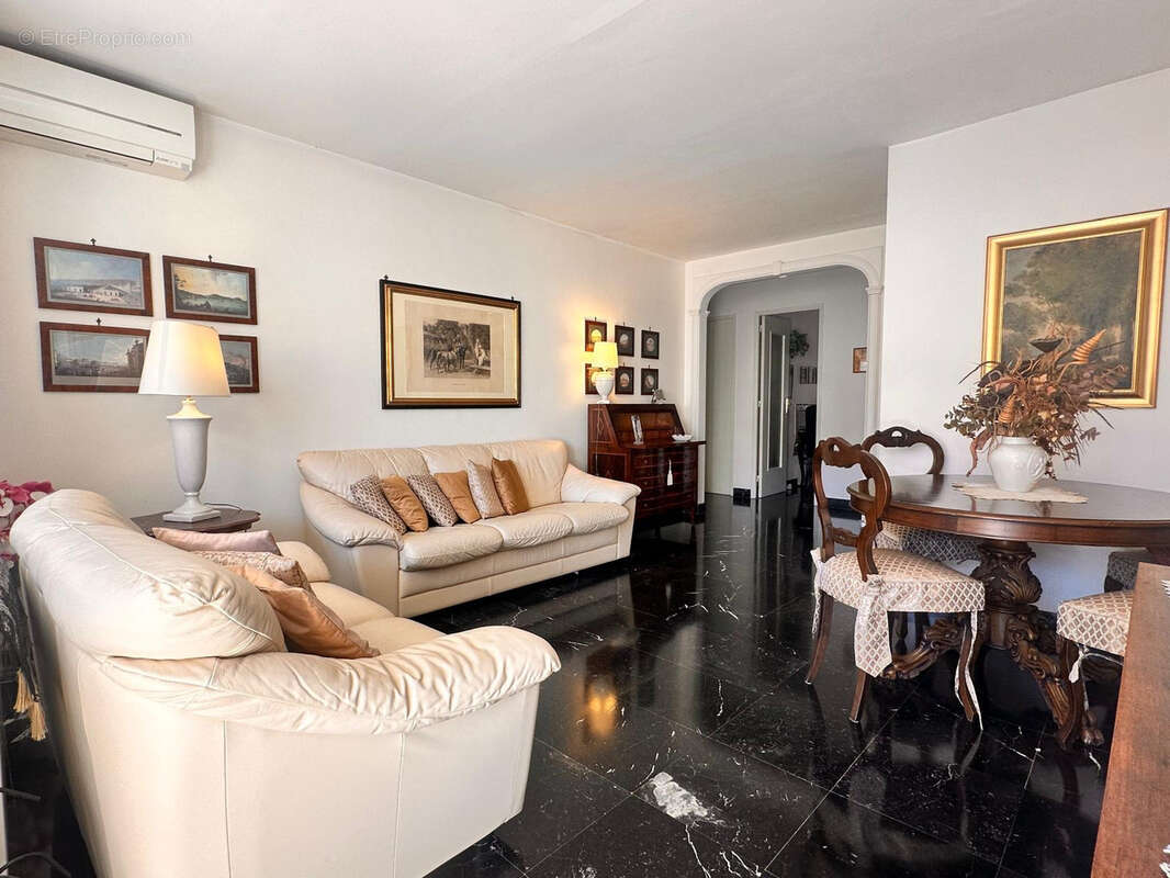 Appartement à ROQUEBRUNE-CAP-MARTIN