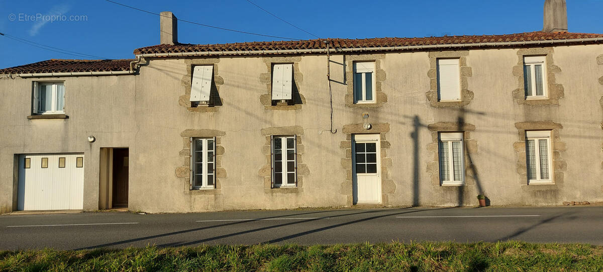 Maison à LES HERBIERS