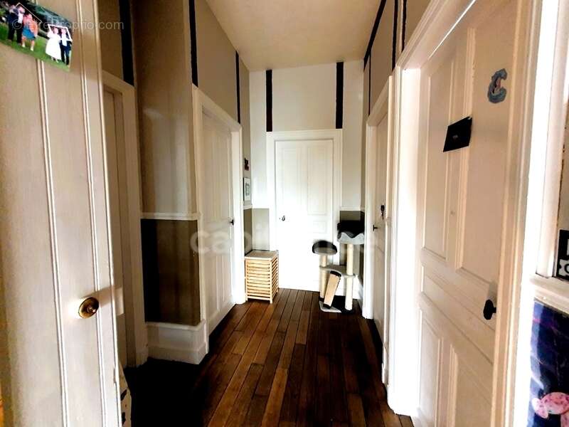 Albert – Élégante maison bourgeoise de 230 m² avec garage, cave et extérieur sans vis-à-vis - photo 11
