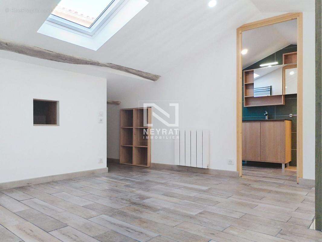 Appartement à TOURRETTES