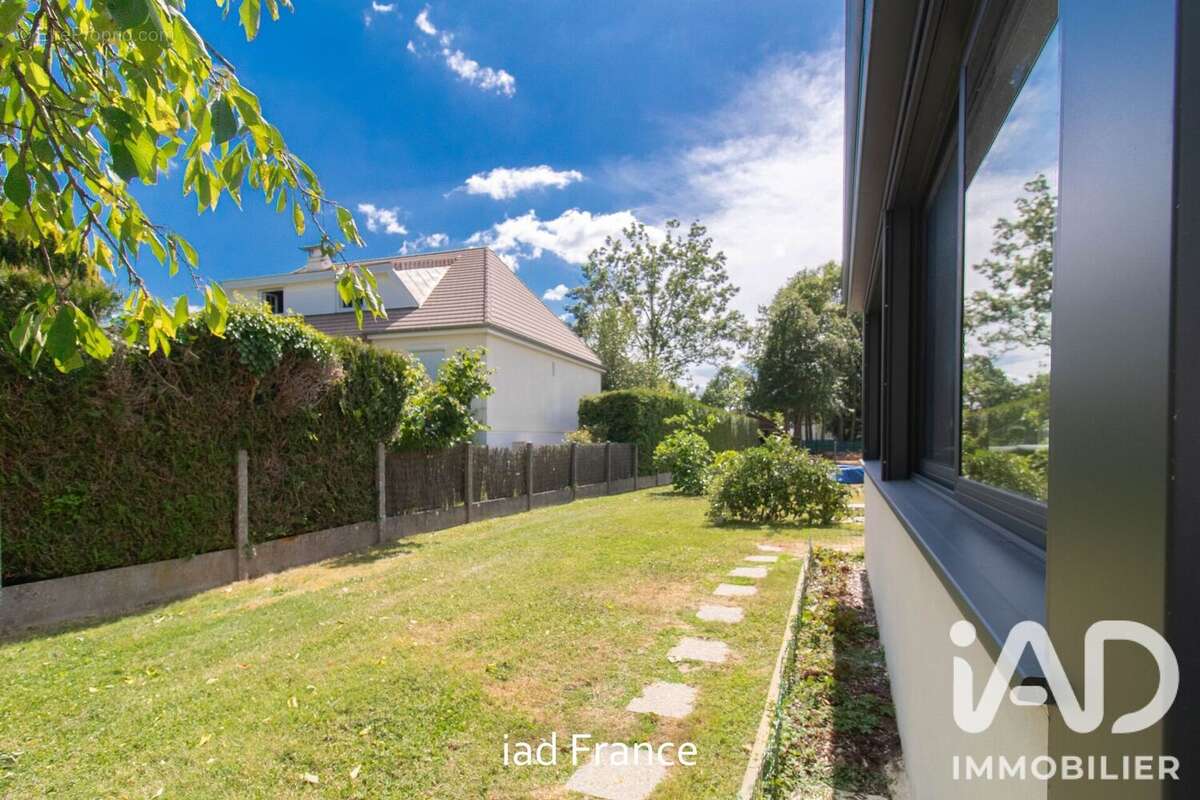 Photo 2 - Maison à LE MESNIL-SAINT-DENIS