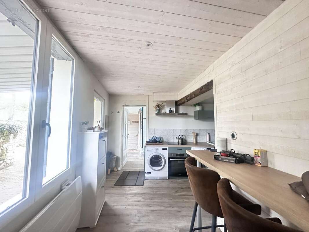 Maison 66 m² à Saint-Epain  - photo 3