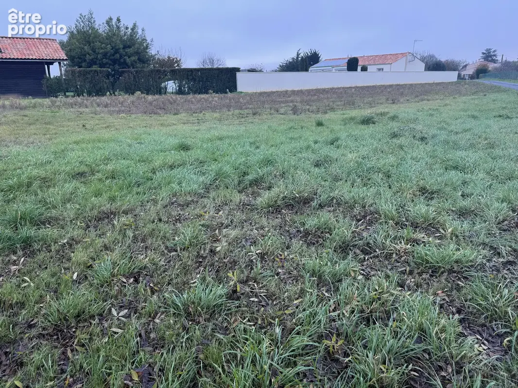 Terrain 1 083 m² à vendre à Sainte-Hermine (85210) - photo 2