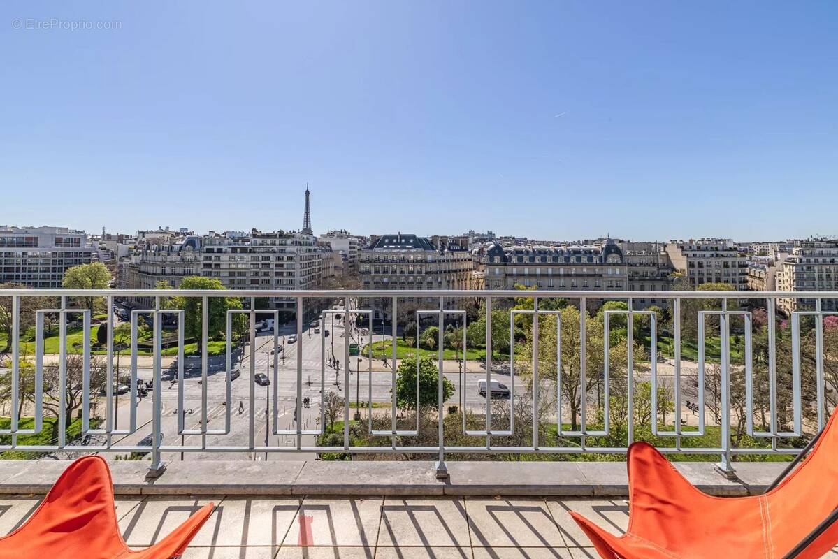 Appartement à PARIS-16E