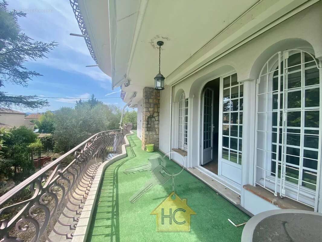 Appartement à MOUGINS