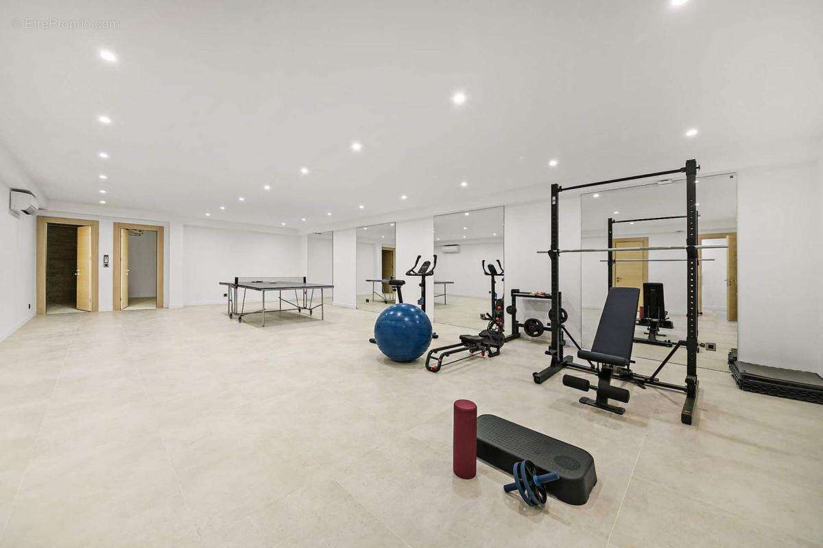 MOUGINS Villa contemporaine au calme dans un quartier hyper-recherché - photo 15
