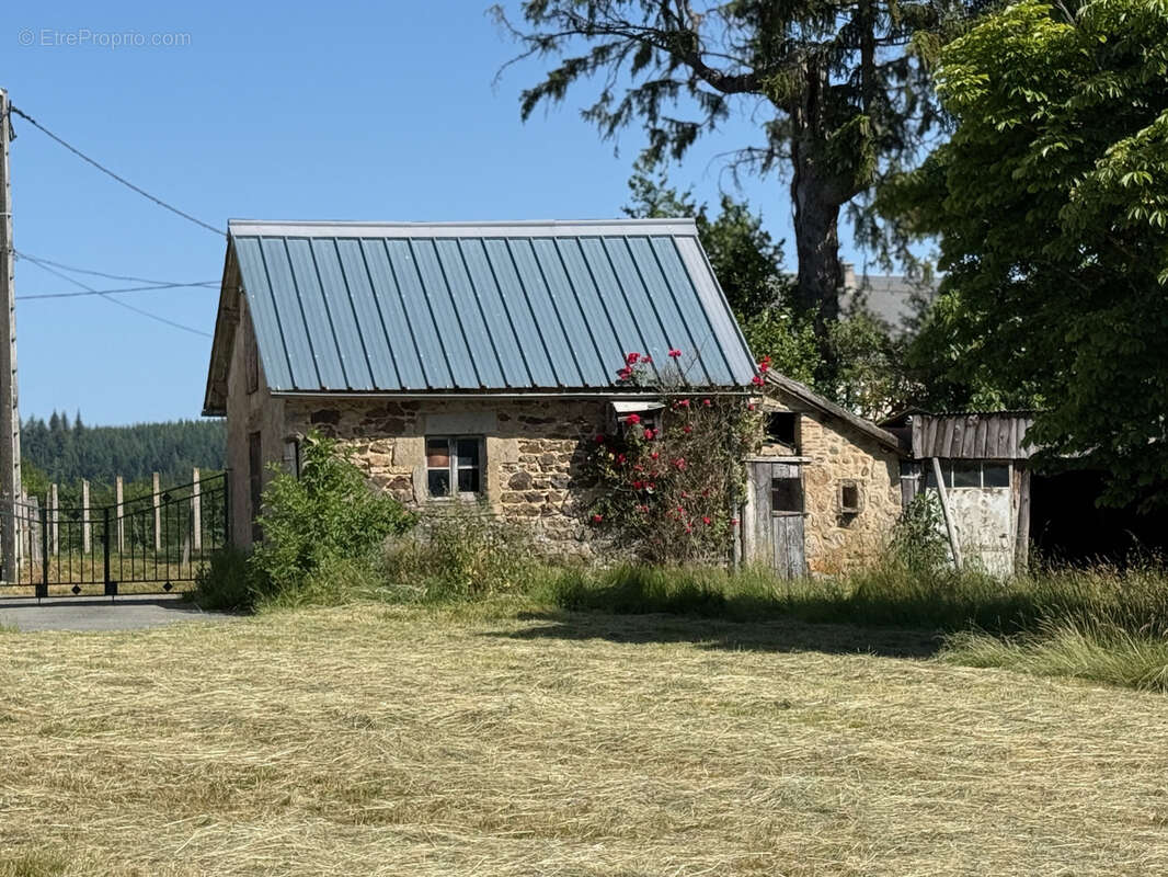 Maison à SAINT-JULIEN-LA-GENESTE