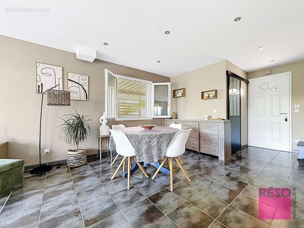 Maison 101 m² à Cranves-Sales  - photo 5