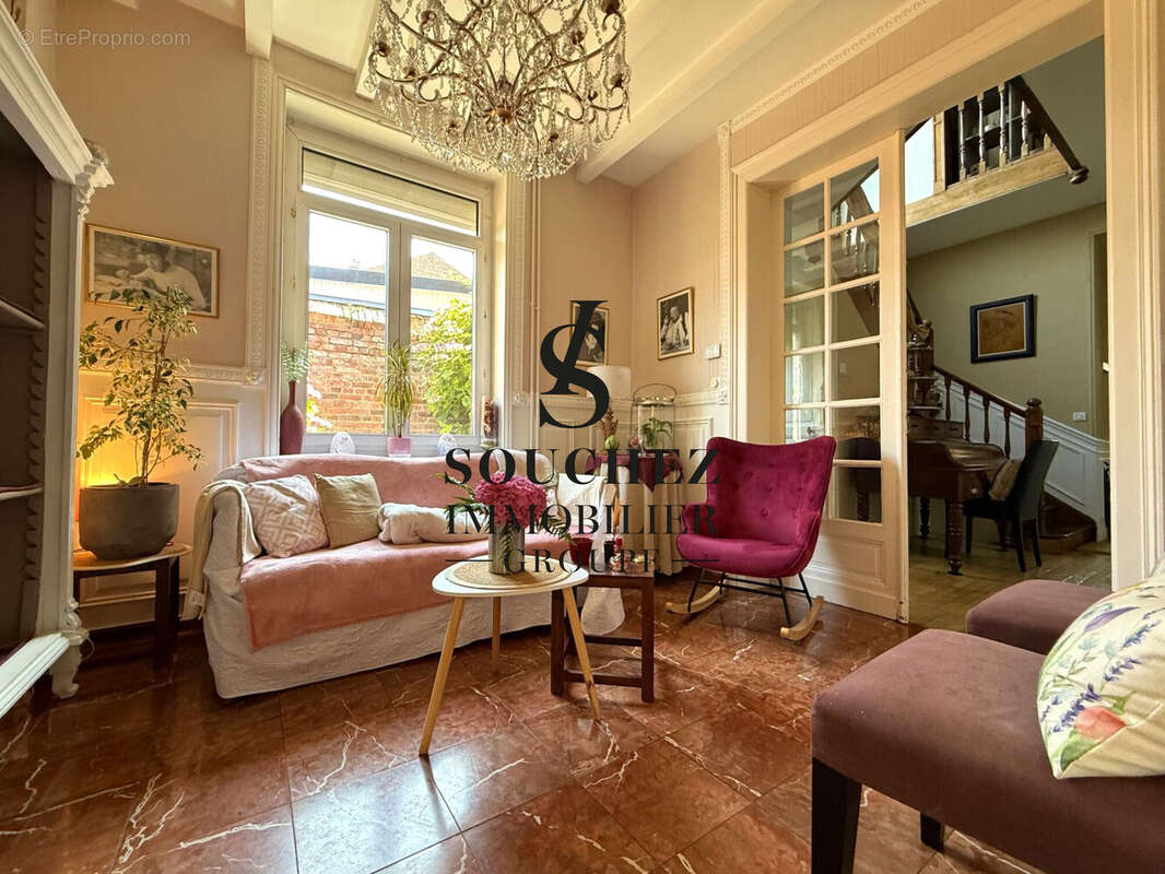 Maison 270 m² à Arras  - photo 8