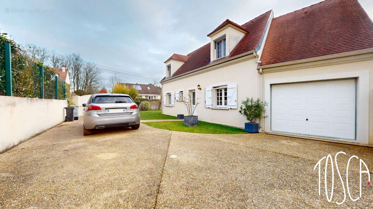 Maison à LE CHATELET-EN-BRIE