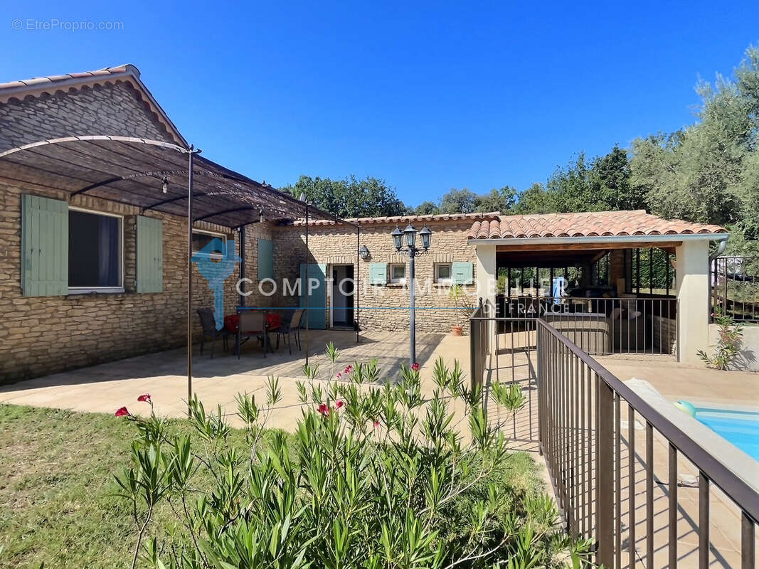 Maison à SAINT-SATURNIN-LES-APT