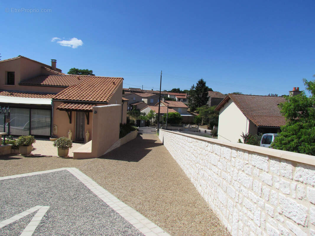 Maison proche de RUFFEC BERNAC - photo 3
