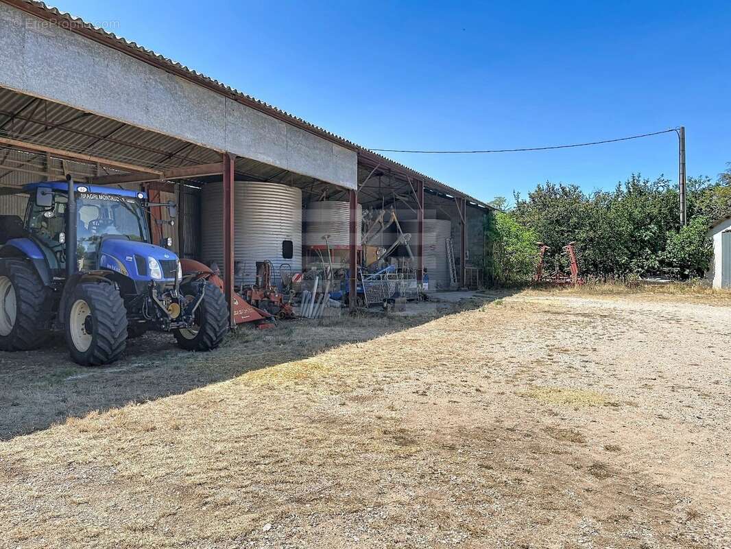 Lot (46)  Exploitation ovine sur 220 ha, avec bâtiments d'exploitation et maison d'habitation. - photo 9