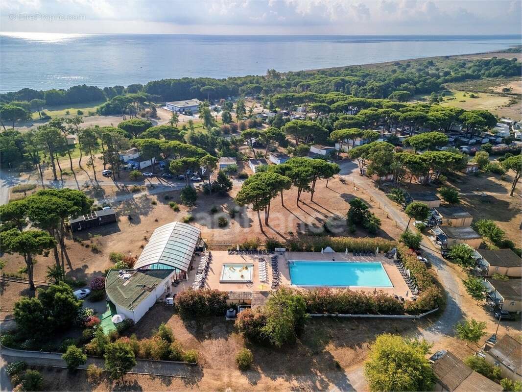A vendre maison de vacances traversante de 31m2, dans une résidence en bord de mer avec piscines, activités et restaurant à Cast - photo 17