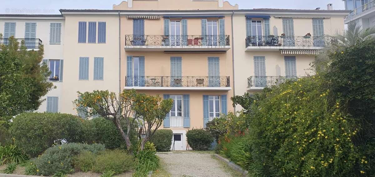 Appartement à VALLAURIS