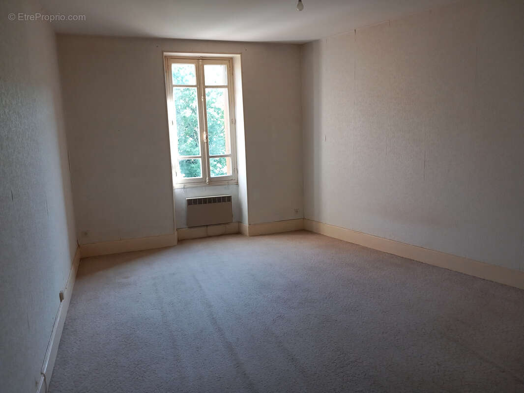 Appartement à FUMEL