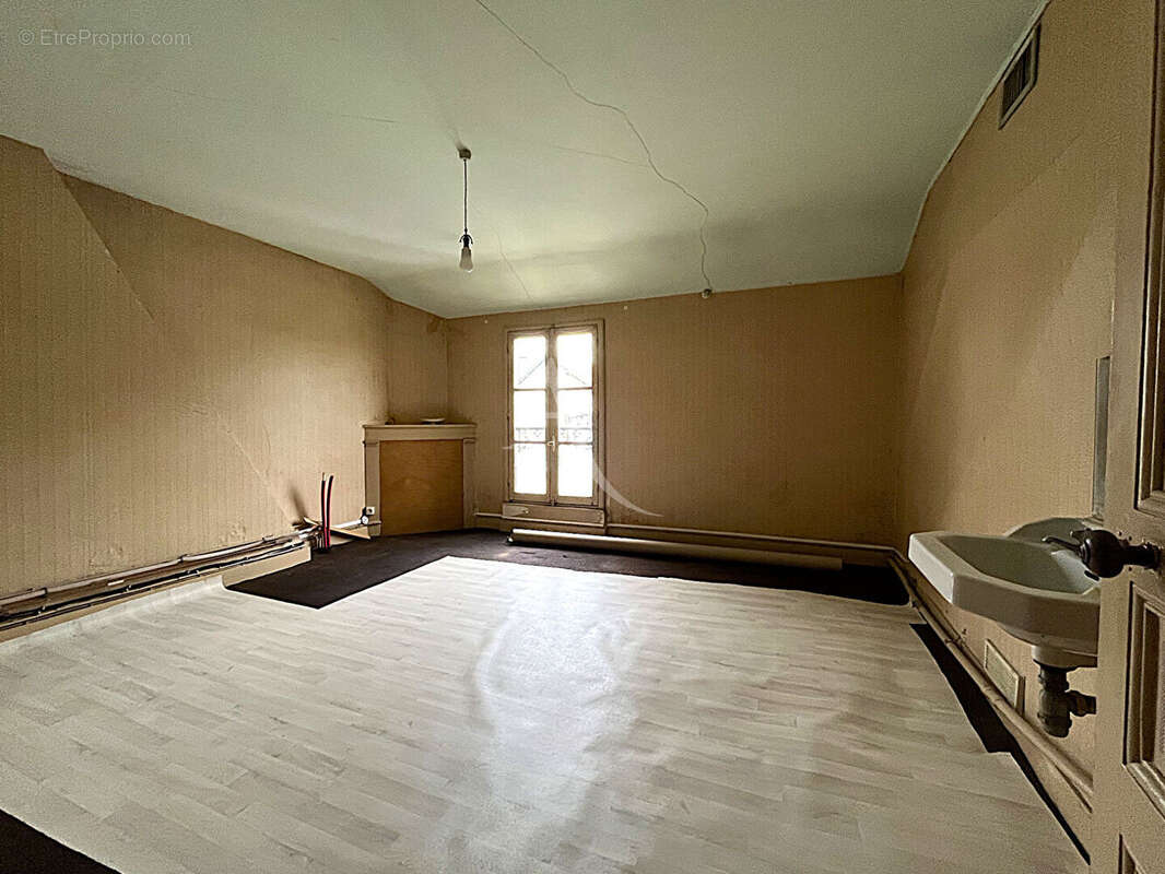 Maison à LES MONTILS